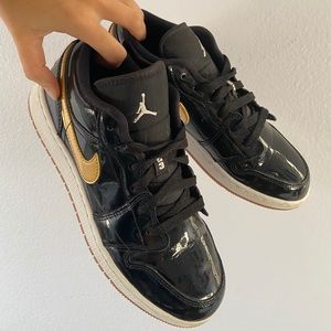 Nike Kids Teen Air Jordan’s Low GG sneakers